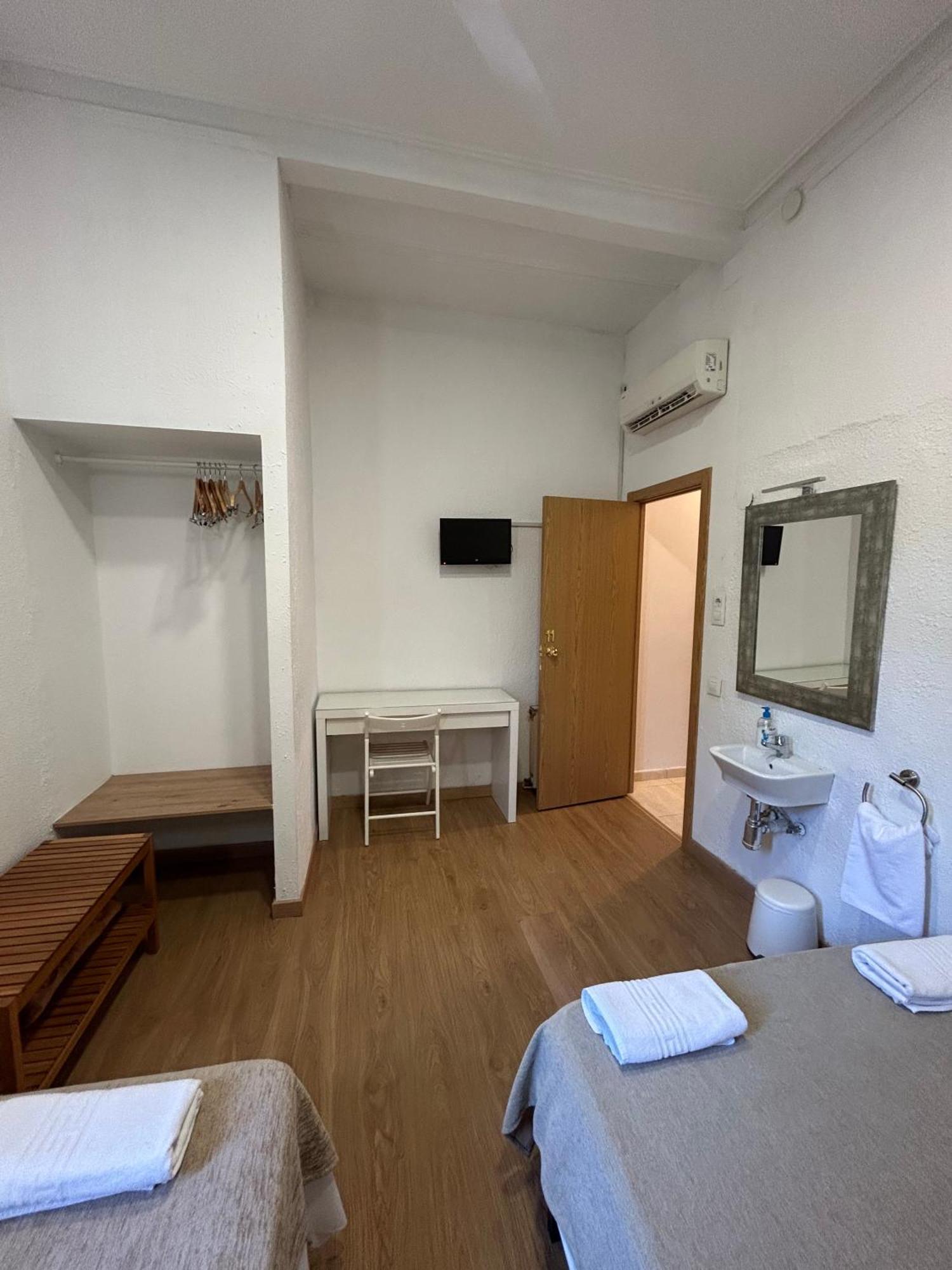 Basic Triple Room
